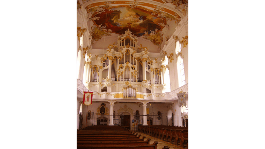 Die Orgel in der Klosterkirche Roggenburg wird im Volksmund die Große Roggenburgerin genannt.
