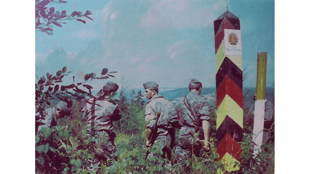 Junge DDR-Grenzsoldaten in den 60er Jahren.
