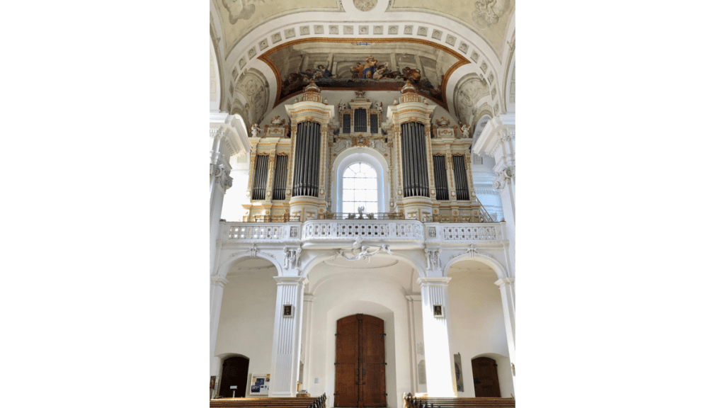 Die Hauptorgel in der Klosterkirche Rot an der Rot, ein weiteres Beispiel der barocken Orgellandschaften in Oberschwaben.