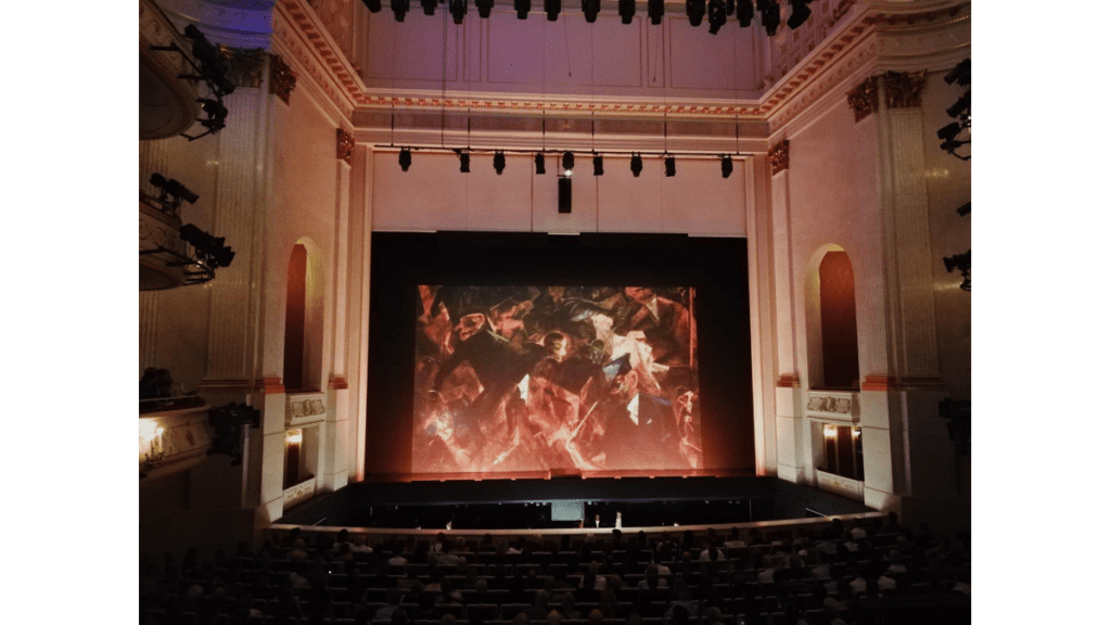 Der Vorhang zu Rigoletto von Verdi in der Lindenoper.