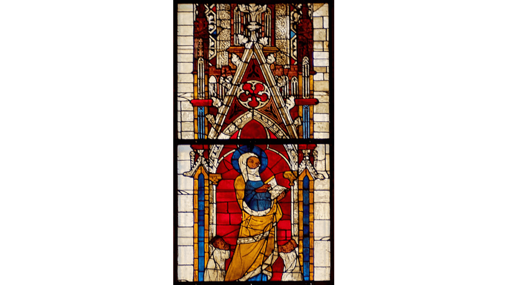 Die heilige Elisabeth von Thüringen auf einem Glasfenster in der Elisabethkirche zwischen knienden Deutschordensrittern.