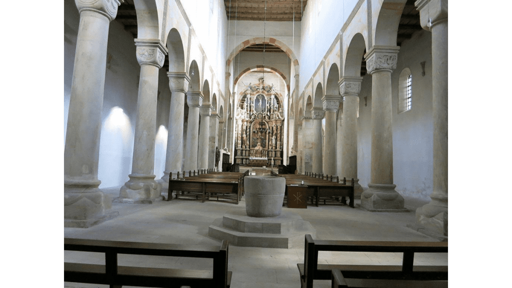 Das Innere der Klosterkirche St.Pankratius im Kloster Hamersleben.