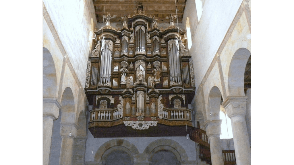 Der Orgelprospekt im Kloster Hamersleben.