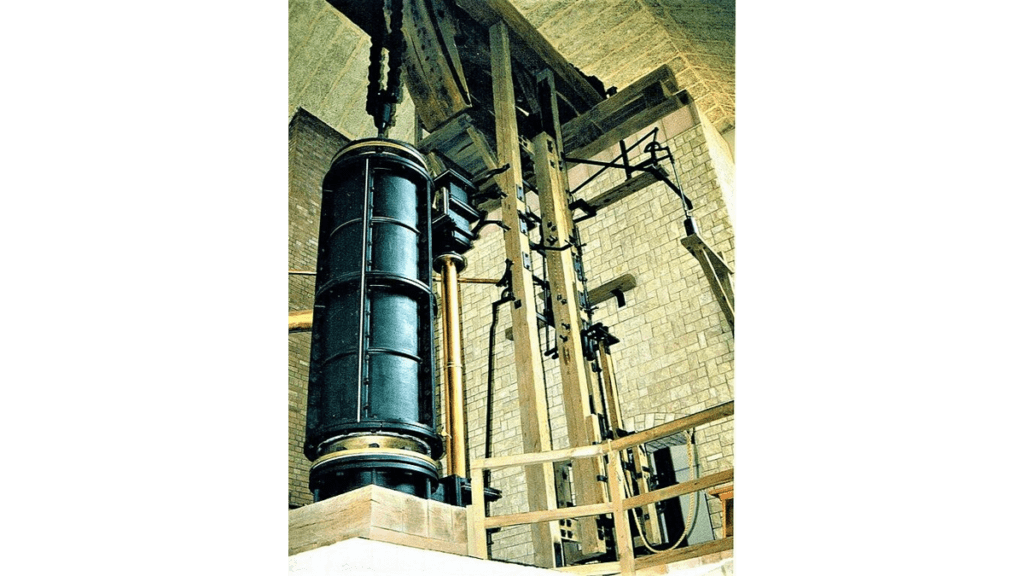 Der Nachbau der Dampfmaschine im Hunboldt-Schloss.