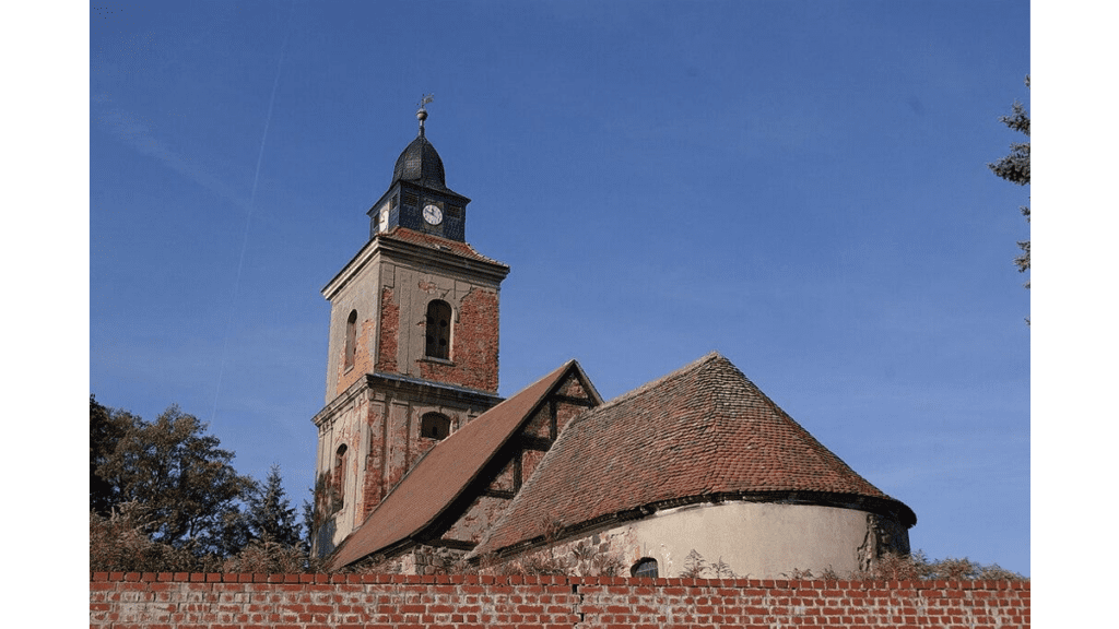Die im 18. Jahrhundert wieder aufgebaute Dorfkirche von Zitz, eine der vielen kleinen Kirchen in der Gegend.