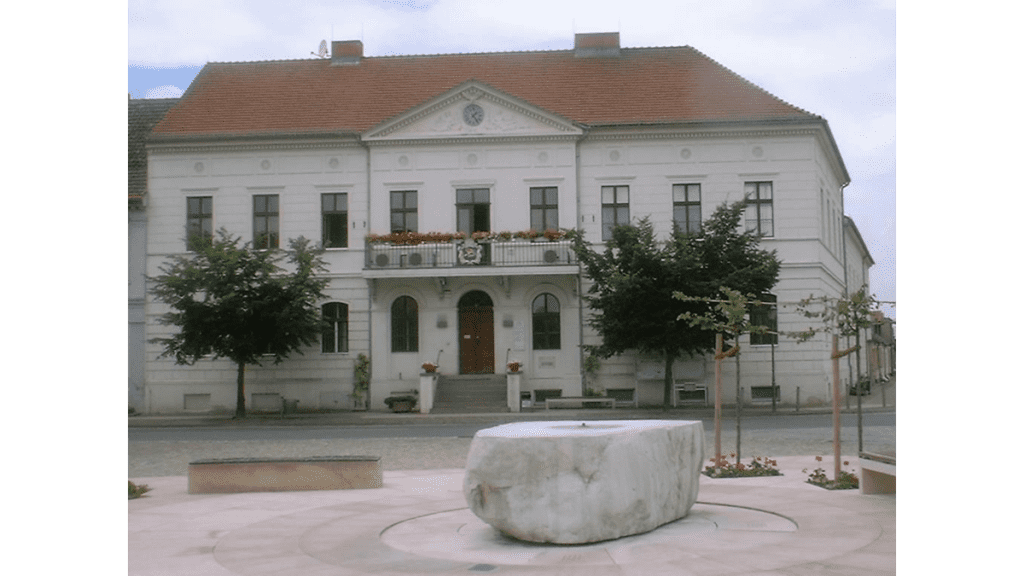 Das Rathaus von Kremmen am Marktplatz.