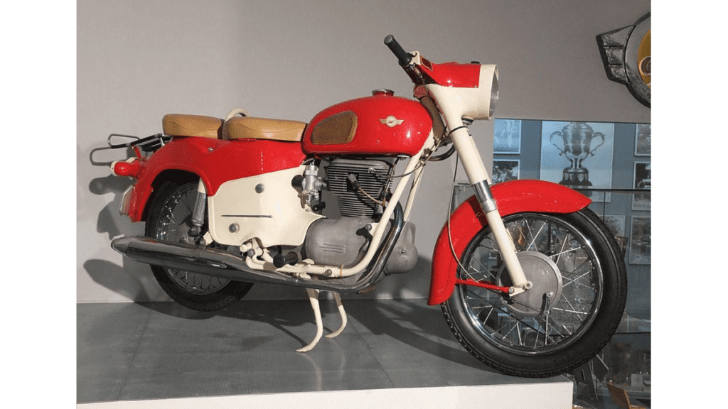 Das Motorrad Simson S350 aus dem Jahr 1960 im Fahrzeugmuseum Suhl.