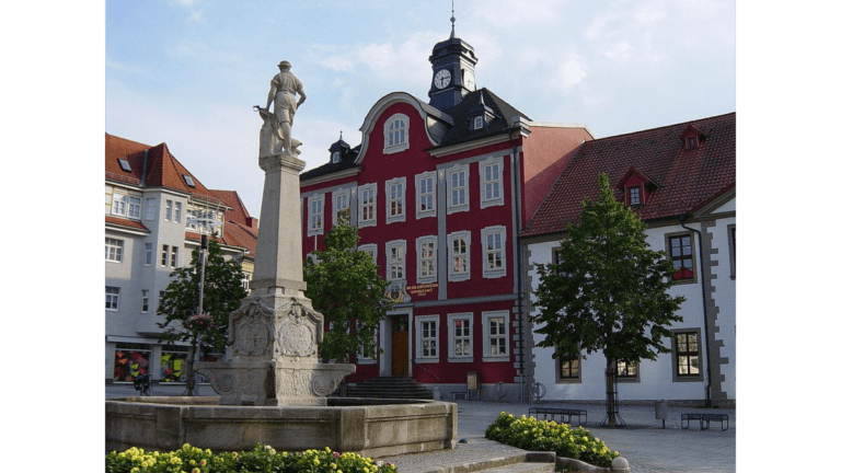 Das alte Rathaus am Marktplatz in Suhl.
