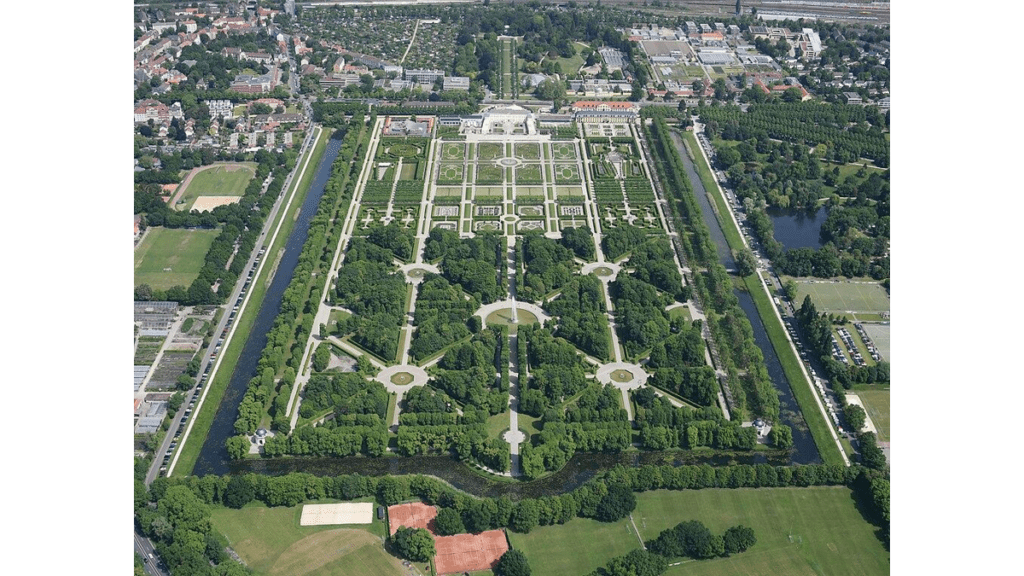 Eine Luftaufnahme der Herrenhäuser Gärten.