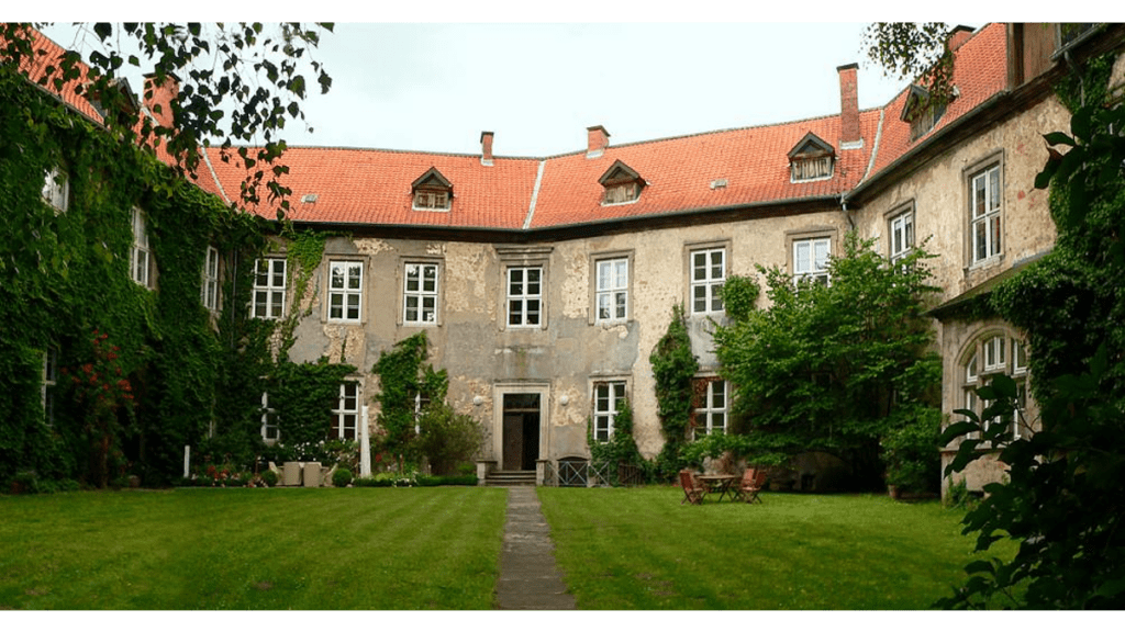 Der Innenhof von Schloss Wendhausen.